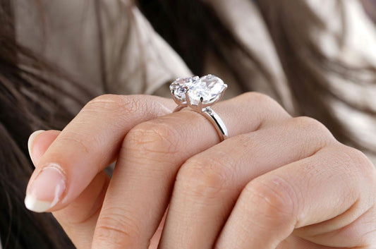 Solitaire travel ring