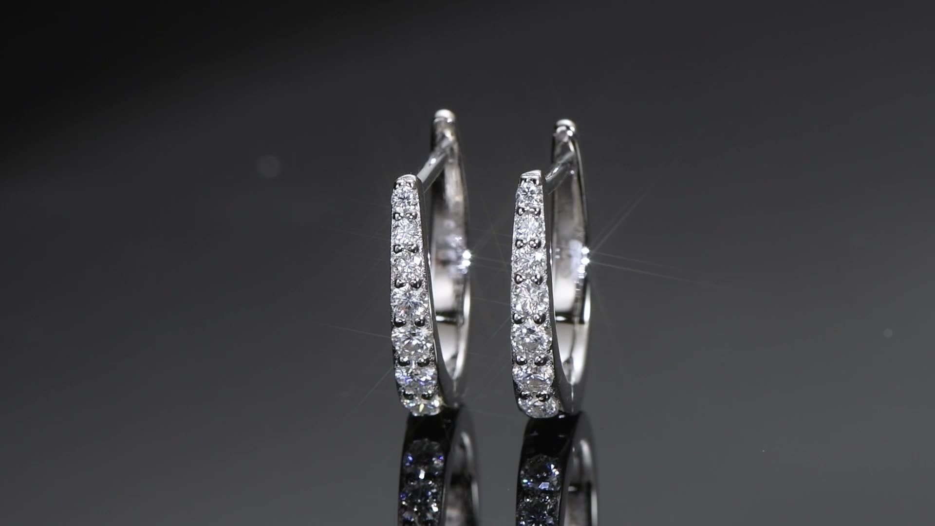 U-shaped 0.3 Carat Moissanite Earrings