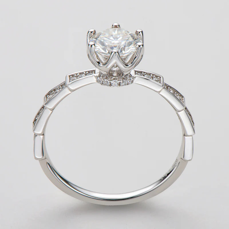 Engagement Round Cut Moissanite Ring