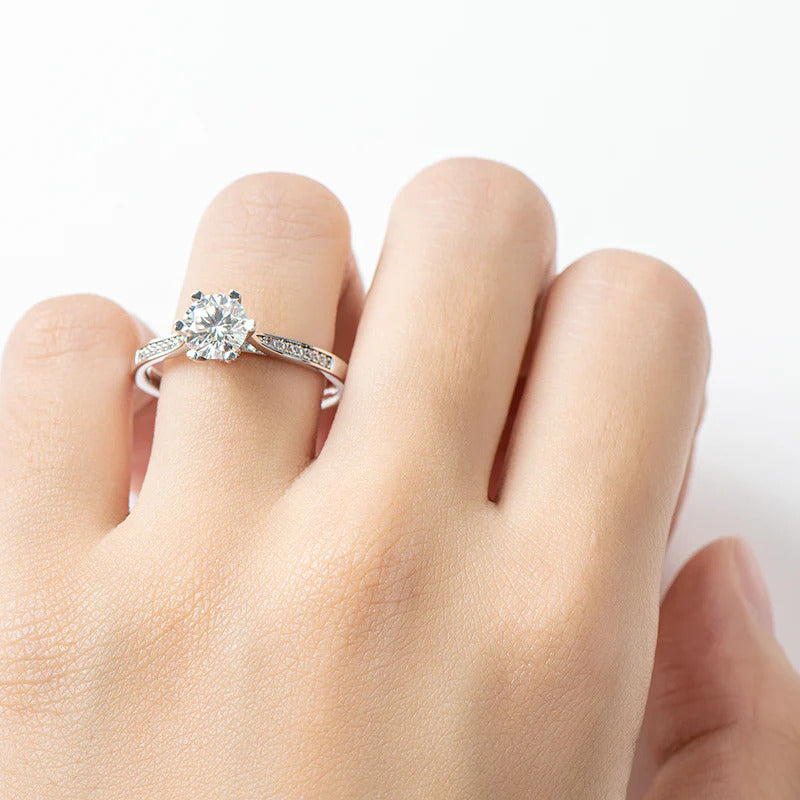 Round Cut Moissanite Ring