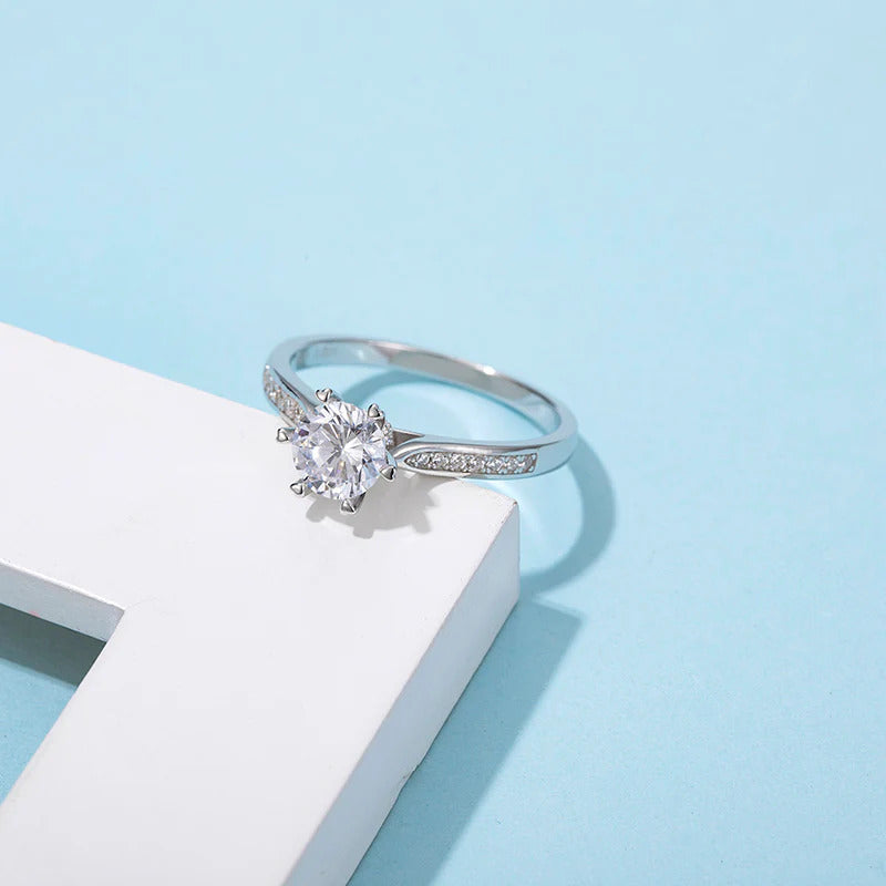 Round Cut Moissanite Ring